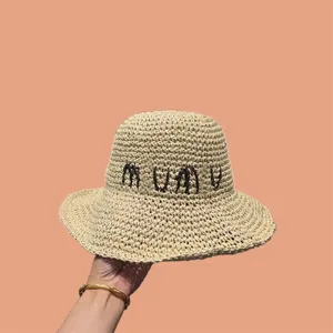 Kamelotka na plaży designerka kamizelki czapki słomki słomy czapki letnie letni trójkątne cappello hurtowe pary uliczne czapki Casquette Luxe GA0132 H4