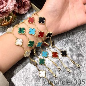 Brand Classic Four Leaf Clover Armband Natural Fritillaria Turquoise Five Flower Fashion Korean Par Designer för Women Jewelry Arml