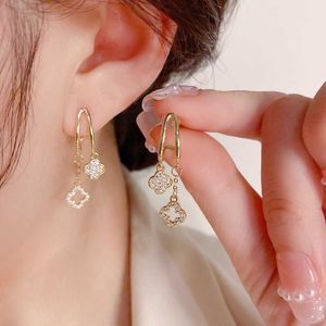 Vier Blattklee Ohrringe S925 Silbernadel Diamant mit hohem Sinnstemperament Blume Tiktok gleiche Style Netto Red Damen Juwely