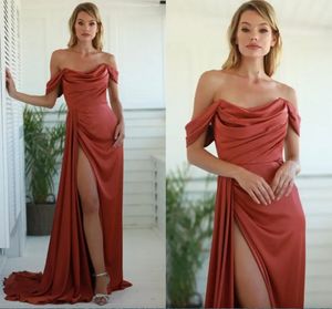 Seksi Denizkızı Nedime Elbiseleri Omuz Kapalı Saten Yüksek Yan Bölünmüş Hizmetçi Onur Elbise Kat Uzunluğu Artı Beden Düğün Elbise Robe De Soiree