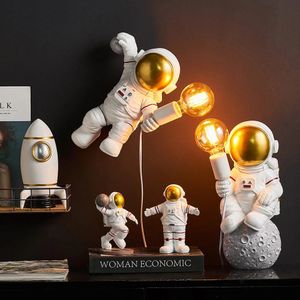 Accessori per la decorazione per la casa lampada da parete creativa astronauta moderna semplice soggiorno camera da letto appeso ornamento in resina regalo 240424