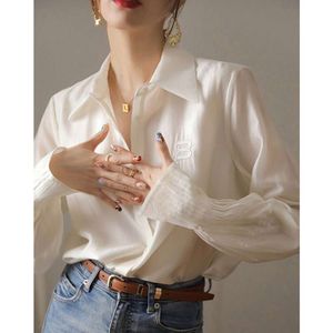 Французская роскошная женская бренд одежды собирает утечки, удаляя смысл дизайна шкафа, плиссированная шелковая рубашка для женщин