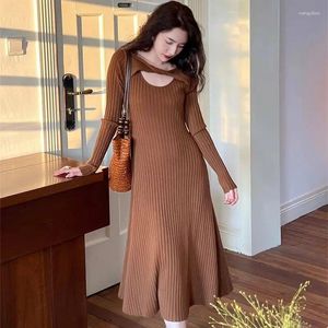 Lässige Kleider Frauen französischer Vintage Strickkleid Damen Herbst Winter weiche verdrehte Hohlhöhle hoher Taille Langer Pullover Robe Q492