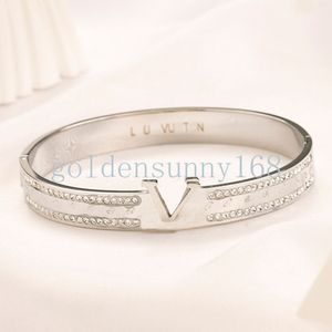 Brev Bangle Crystal Bangle Designer Armband Märke smycken Vogue Män kvinnor 18K Guldpläterad rostfritt stål Älskares presentband manschett Klassiska modegällor