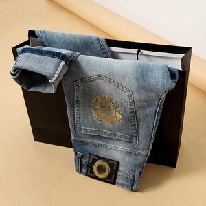 Designer de jeans masculino entra em jeans masculinos especiais, pés pequenos, algodão fino, nova marca de verão Medusa H69G