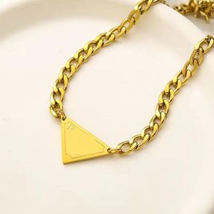 Designer Silver Color Mens Necklace Women Triangle Letters Love Trendy Punk Men Emamel Cool Street Womens Pendants Halsband Damkedjor Luxury Jewlery