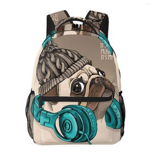 Backpack 2024 Women Bag um filhote de cachorro Pug em chapéu de malhas de malhas com fones de ouvido para mochilas adolescentes viagens