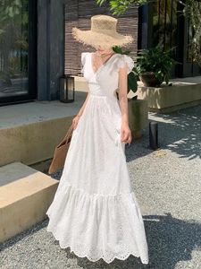 Frauen weiße V-Ausschnitt Rückenless Verband Abend Party Kleid Fashion Hohlloch Langarm Elegant Slim A-Line Sundress Vestidos 240418