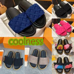 2024 Nya designer Sliders tofflor Kvinnor Män Pool Kudde Slides Fashion Classic Prints Flat Comfort Mules Summer Sandals Black Red Brun Sandals With Box