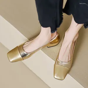 Повседневная обувь размер 33-40 квадратных носок золотой серебряный серебряный мягкий подлинная кожаная низкая каблука для девочек уличная мода сладкие насосы весенние женщины каблуки
