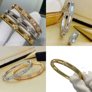 Bransolety marki Bangle Designer For Women Gold Pleted Full Crystal Four Leaf Perlee Sweet Clover Flower Mankiet Valentine Party Prezent Jewelryq1 Oryginalna jakość