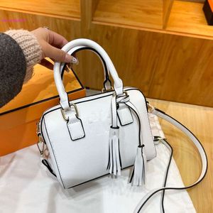 Branda de designer de bolsas de luxo Bola feminina 2024 NOVA MATHA MAIS IN-ONE SACA MULHERM SACA simples ombro único Bolsa de crossbody