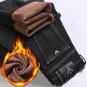 Vinter 2022 Tjock plysch och mäns jeans elastiska casual raka benisoleringsmärke denim