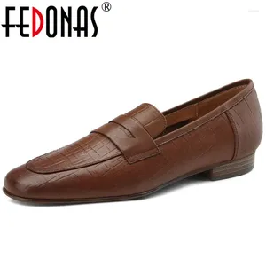 Sıradan ayakkabılar fedonas retro tarzı özlü kadın pompalar bahar sonbahar alçak topuklu konfor orijinal deri ofis bayanlar loafers kadın