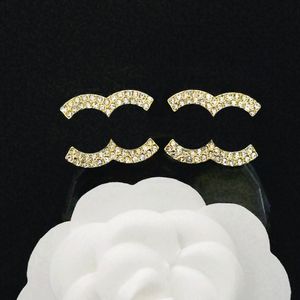 Lüks 18K Altın Kaplamalı 925 Gümüş Kaplama Küpeler Marka Tasarımcıları Klasik Retro Tarz Küpe Yüksek kaliteli elmas kakma Charming Womens Küpeler Doğum Günü Kutusu