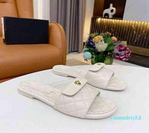 Högkvalitativa kvinnliga tofflor Fashion Sandals Beach Classic Slipper Platform Alfabet Lady Leather Flat Slides by Shoe02 03 G2205265941872