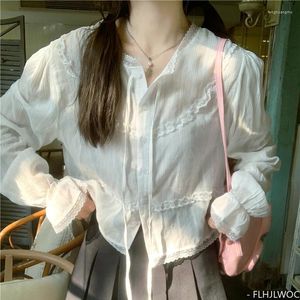 Kadın bluzları beyaz dantel üstleri blusas 2024 kadın sevimli tatlı japonya tarzı kızlar retro retro vintage gündelik tek göğüslü düğme kısa gömlek