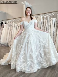 Brokat kryształ z ramion A-line sukienki ślubne bez rękawów 3D kwiatowe koronkowe sukienki ślubne