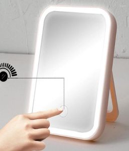 Kompakta speglar Makeup Mirror med LED Light toalettbord USB -laddningsfyllning Desktop Folding Portable Make Up Ligh5563530