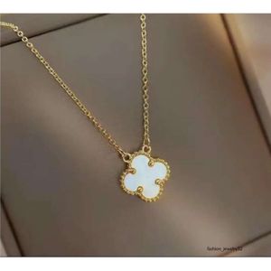 Sier Clover Heart Pendant Necklace for Women-チェーン付きのエレガントなファッションジュエリー、誕生日、結婚式、クリスマスプレゼントに最適