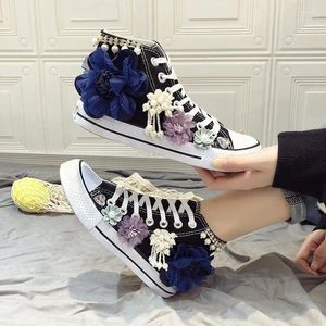 Sapatos casuais primavera 2024 telas altas para mulheres, estudantes de pérolas de flores à mão, tênis de moda