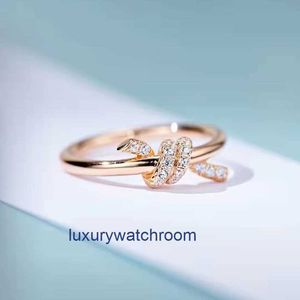 Women Band Tiifeany Ring Jewelry Lucky Knot Sterling Silver Cross Set Diamond Womens Light Luxury Unique High end Design Simple Accessories