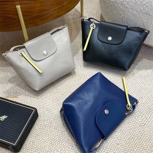 Torebki sklepowe są na wyprzedaży 95% zniżki na torby Dumpling Beach Crossbody Water Litchi Wave Mini European Commuter Bag Modna torebka DGCW