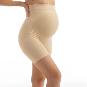 Maternidade de shorts ativos sobre o treino de motoqueiro de gravidez na barriga calças grávidas atléticas