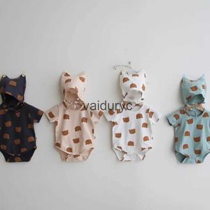 Romances de verão Novos roupas de bebê coreano Cotton Cottyler Bodysuit fofo Roupa infantil de urso com chapéu h240509