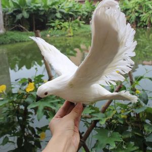 2 estilo Big Simulation Modelo Feather Bird White Statuette Jardim Acessórios ao ar livre para decoração de casa moderna 240424