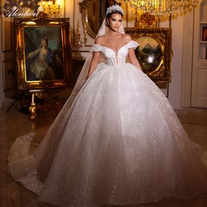 Luxuriöser Bling Lace Ball-Kleid Hochzeitskleid von Schulter Kurzärmele Prinzessin Brautkleider mit mehrschichtiger Spitze bestickt