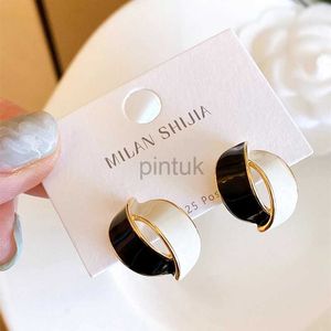 Preto coreano Brincho de esmalte branco preto para mulheres Simples geométricas geométricas Double Arc Brincho Jóias de Jóias de Casamento Pendientes Presente D240426