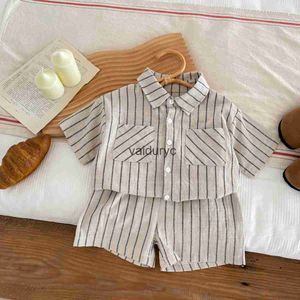 Set di abbigliamento set di abbigliamento estivo set di abbigliamento giù per la camicia da colletto e pantaloncini per ragazzi da 2 pezzi Set di vestiti H240509