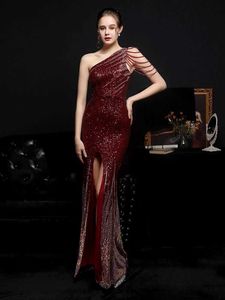 Runway Dresses Yidingzs Women Beads Party Dress Elegant One Shoulder Slit Sequin Prom Dress 2021 Y240426