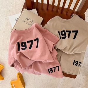 Çocuk E Tasarımcılar T-Shirt Şort 2024 Yeni Bebek Giysileri Setleri Toddler Sıradan Giysiler Kızlar Takip Çocuk Erkek Tasarım Kıyafetleri 2 PCS Setleri CXD2404266