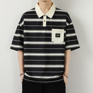Estilo jovem listrado camisas de pólo listrado de verão casual halve manga masculina fashion turndown colar bolsões coreanos tshirts 240417