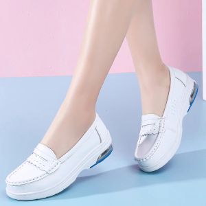 Botões sapatos para mulheres Four Seasons Hospital Leather Sapatos de enfermagem feminina Branca Feminina Sapatos de cunha confortável