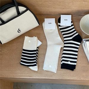 Skarpetki dla kobiet Spcieci Casual Stripe Button Mid Tube Women's College Style podwójna igła oddychana bawełniana skarpetka Daily Sock