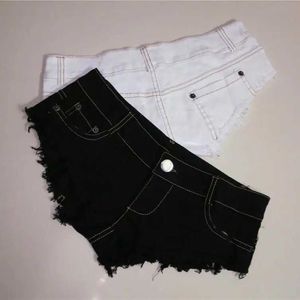 Kvinnors shorts 2022 Womens Summer New Pole Dance Low midja Ultra Short Tight Denim Shorts Black and White Y240425