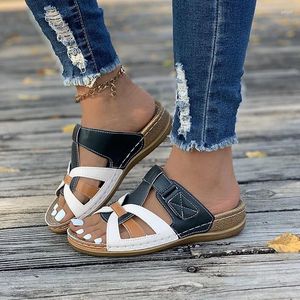 Sıradan Ayakkabı 2024 Bayanlar Katı Sığ Kısa Kadın Terlikleri Chineloswedges Düşük topuklu modern yaz dışarıda