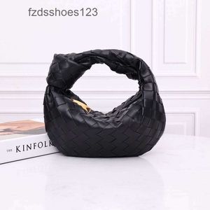 Handtasche Hobo Leder Bottetega Lady Bags Knoten Rundes Mädchen 2024 gewebtes Mini Schafskin Jodie Designertasche Venata Mode gebogene Achselmaterial Womens Ptah