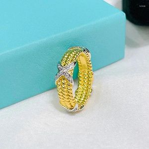 Rings de cluster Designer sênior 925 Sterling Silver Zircon Dual cor anel cruzado de jóias de moda de temperamento feminino