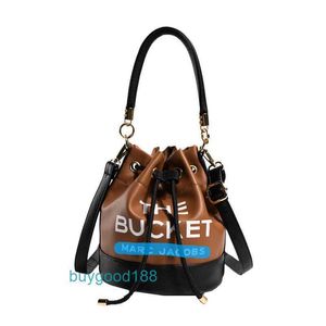 Luxusdesigner Miozj Bucket Bag Trendy und vielseitige Farbe Blockierung Einfacher lässiges One Schulterkreuzkörper Damenhandtasche