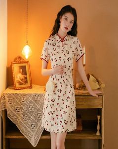 Swobodne sukienki Chińskie ulepszone Cheongsam tradycyjne sukienki jedwab dla dziewcząt seksowne letnie retro satynowe kobiety z rozmiarami