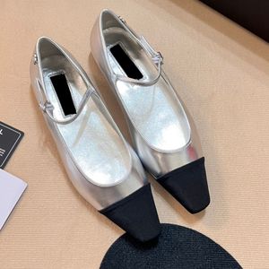 Klasyczne balet Flats Designer Mary Jane Dress Buty Square Stopa Płaska pięta Patchworka Mokorka do haftowania jambskinę Regulowana klamra codzienna strój