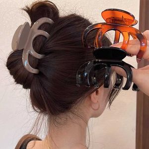 Clamps Frauen Mode große Haarklauen Clip Korean einfache Acrylhaargräse Hai Haarnadeln Klemme Matte für Mädchen Pferdeschwanz Haarzubehör Y240425