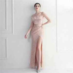 Runway Dresses Yidingzs Off Shoulder Feather Long Sexig Slit Sequin Dress Golvlängd Grn Color Evening Party Maxi Celebrity Dress Y240426