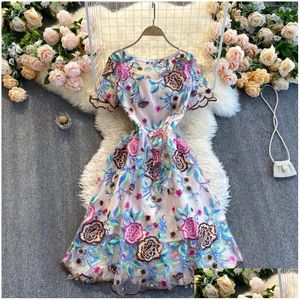 Grundlegende lässige Kleider Frühling Sommer Neue Mode Frauen Stickereien Blume Rundem Hals kurzärmelig hoher Taille Schlanker A-Line-Kleid Vestidos 2 DHSUW