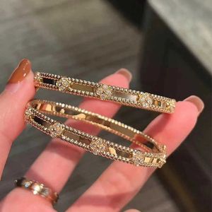 Luxuryf -designer Armband med toppklass Toppkali Kaleidoscope -armband pläterad med 18K Rose Gold Fashionable Nisch Full Diamond Clover Armband