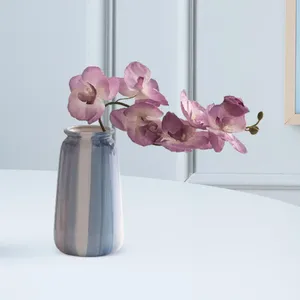 Vase Ceramic Flower Vase Vase Aesthetic Tabletop Ornament Decorative Table Centerpiece for Wedding Desk Office TVキャビネットパーティー